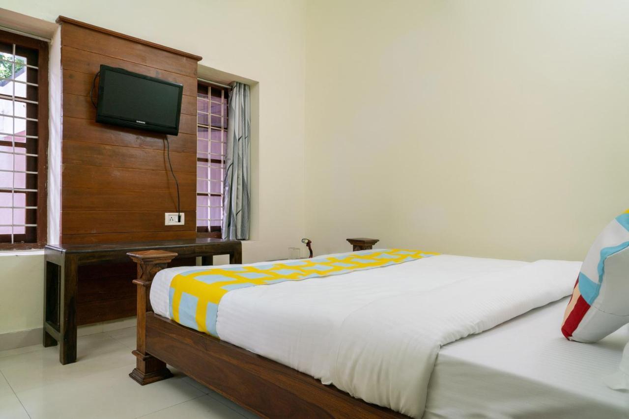 Oyo Home 63551 Pleasant Stay Near Fort Kochi Beach Exterior photo